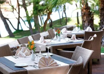 Restaurant_ext..jpg