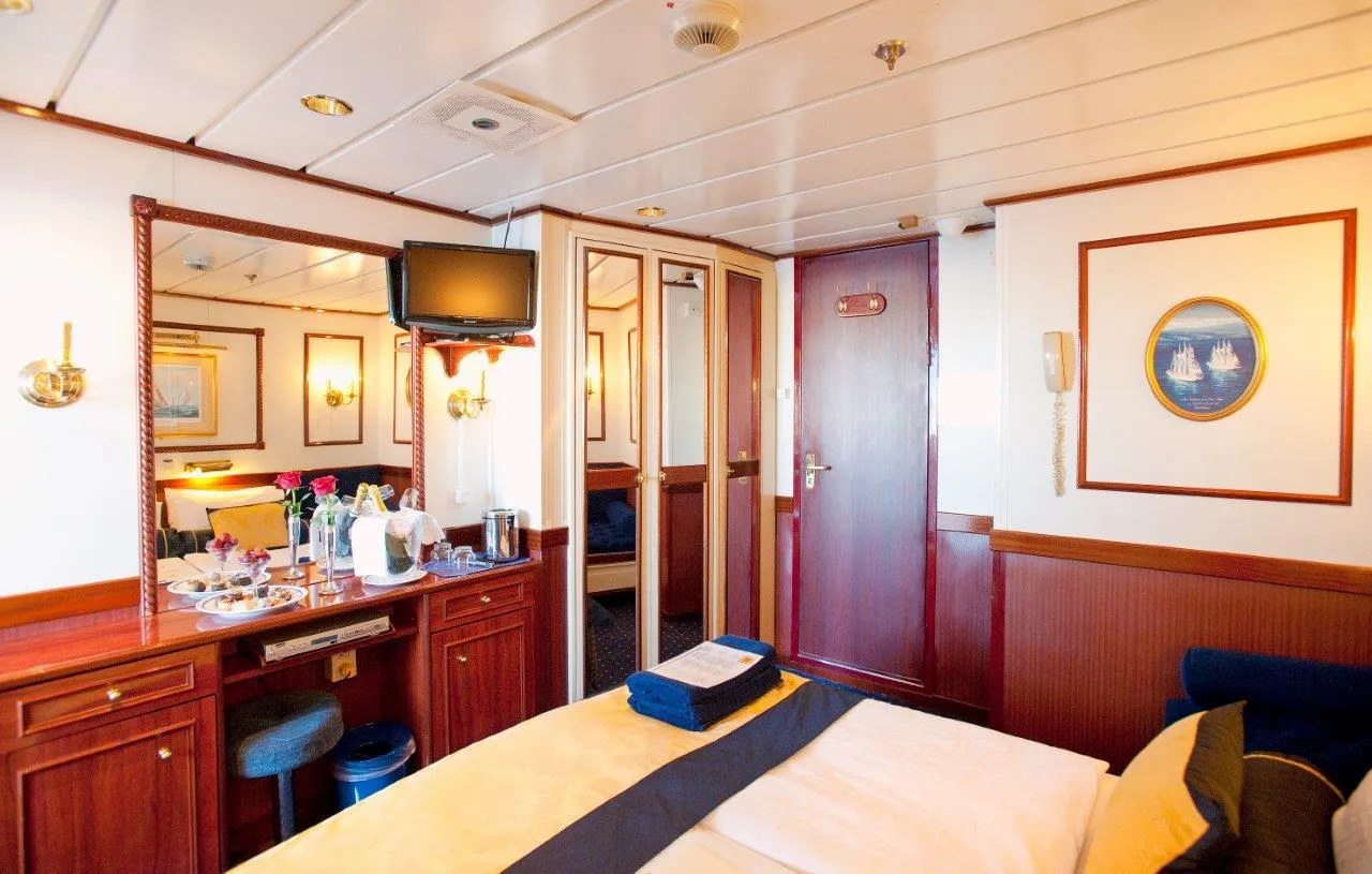 cabin-star-flyer-cat1-b.jpg