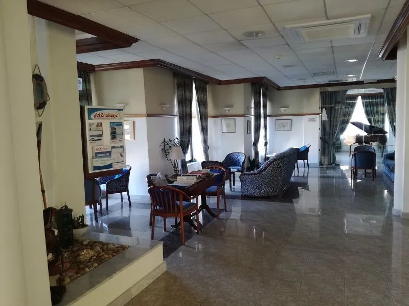 gillieru-harbour-hotel4_.jpg