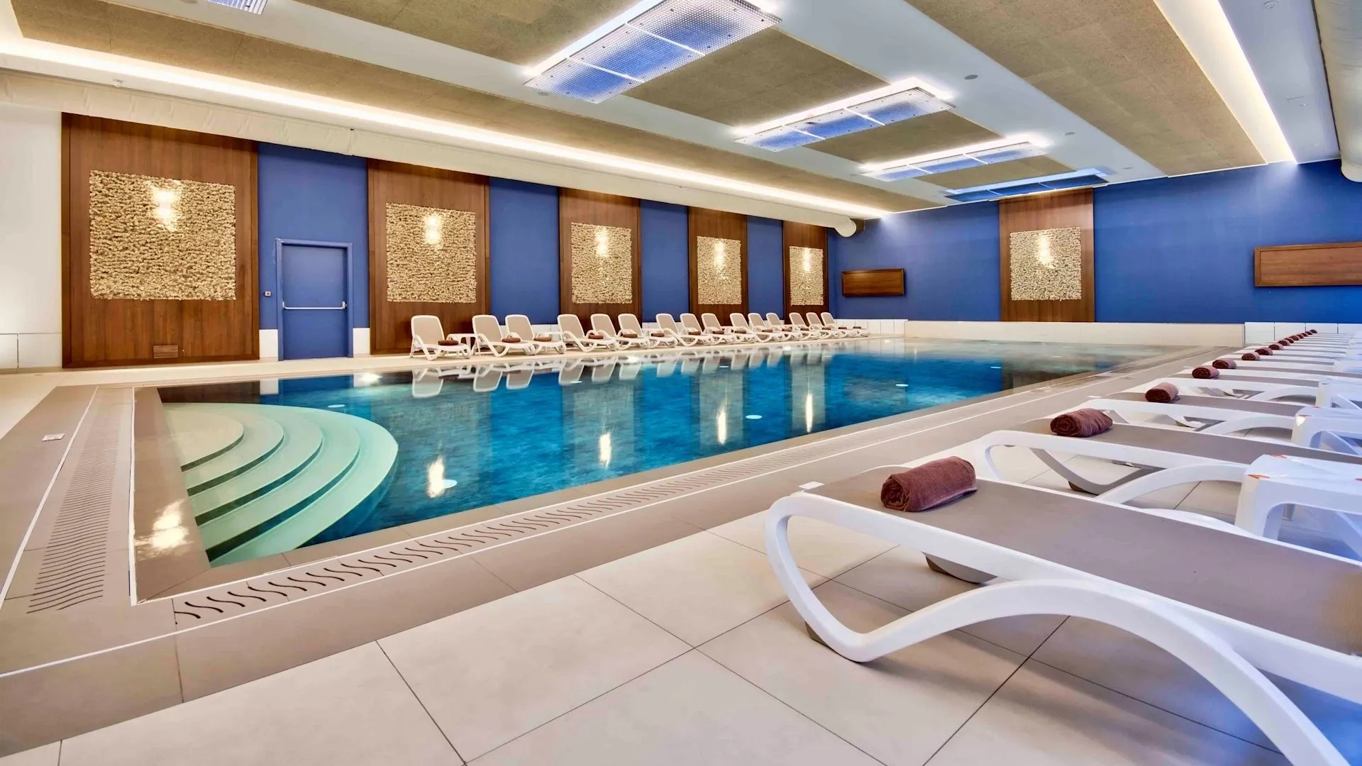 14_Piscine_indoor.jpg