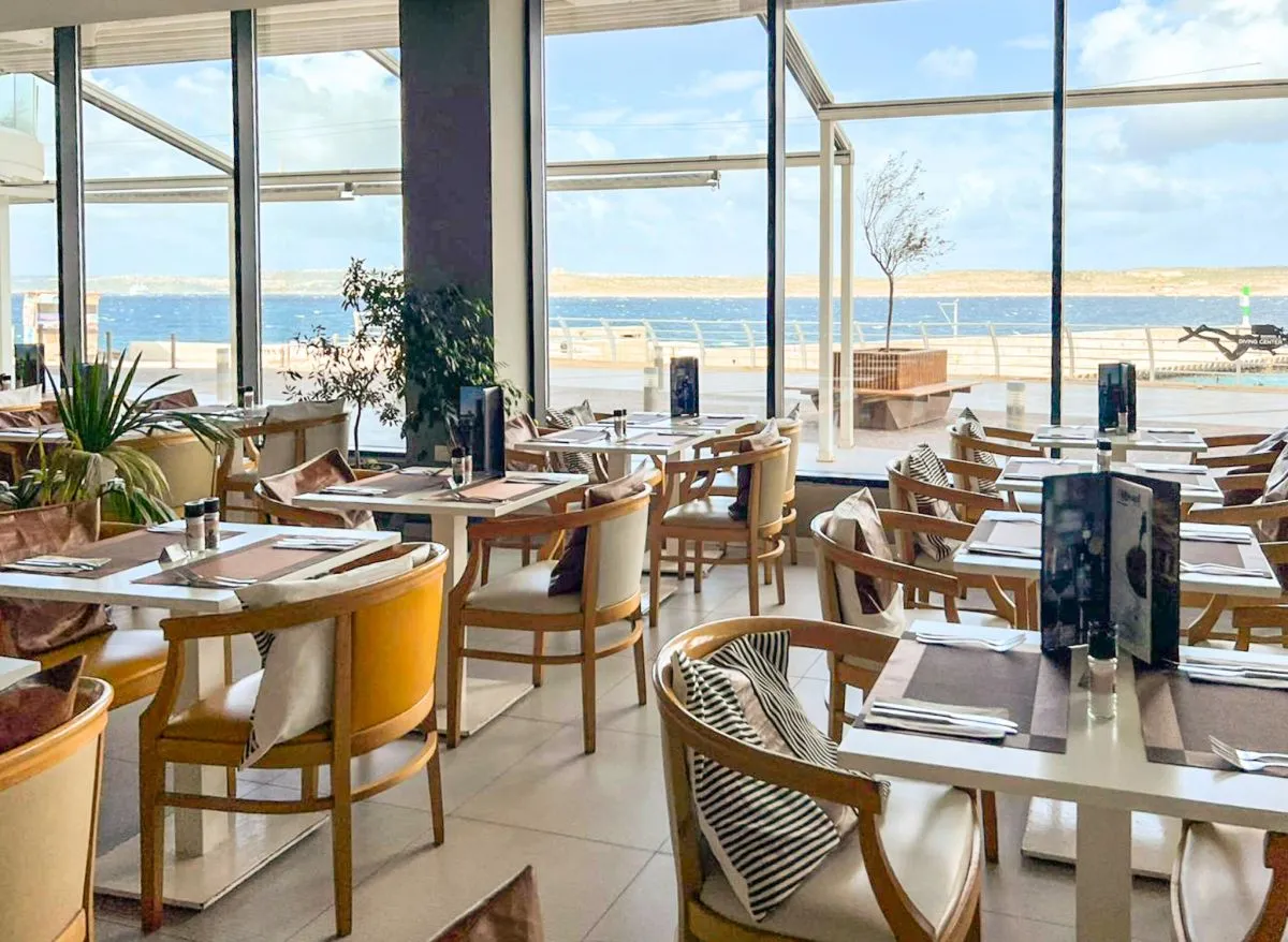 riviera-spa-ressort-restaurant-salle-vue-mer.jpg
