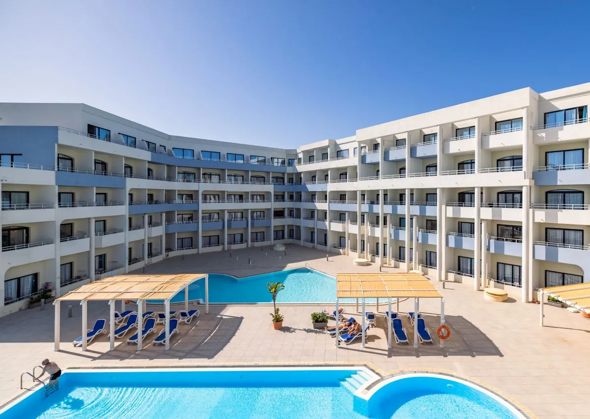 riviera-spa-ressort-piscine-exterieur-02.jpg