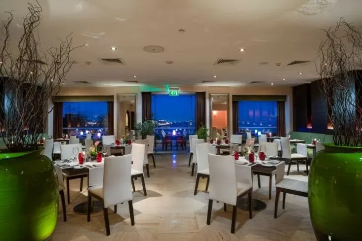 crowne-plaza-muscat-3907612623-3x2.jpg