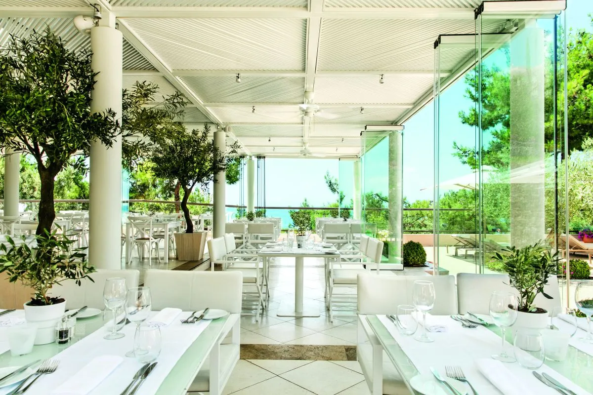Ouzo_A_la_carte_Restaurant.jpg