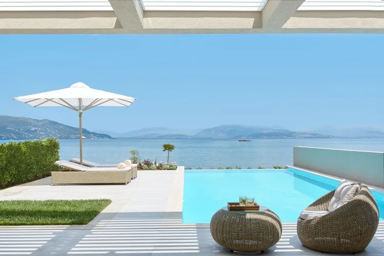 18_Deluxe_One_Bedroom_Suite_with_Private_Pool_Beach_Front.jpg