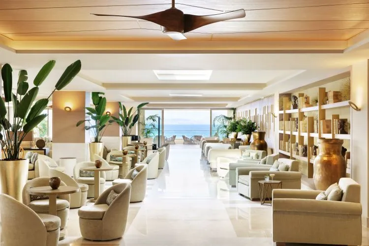 07_SEA_Lobby_Bar_and_Veranda.jpg