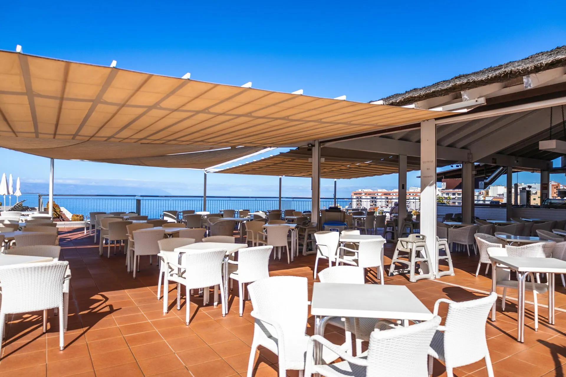 Landmar_Costa_los_Gigantes_Family_Resort_-_Nautilus_Bar_2.jpg