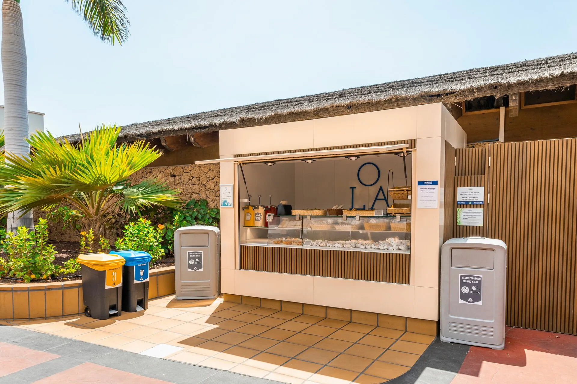 Landmar_Costa_los_Gigantes_Family_Resort_-__Ola_Snack_Bar.jpg