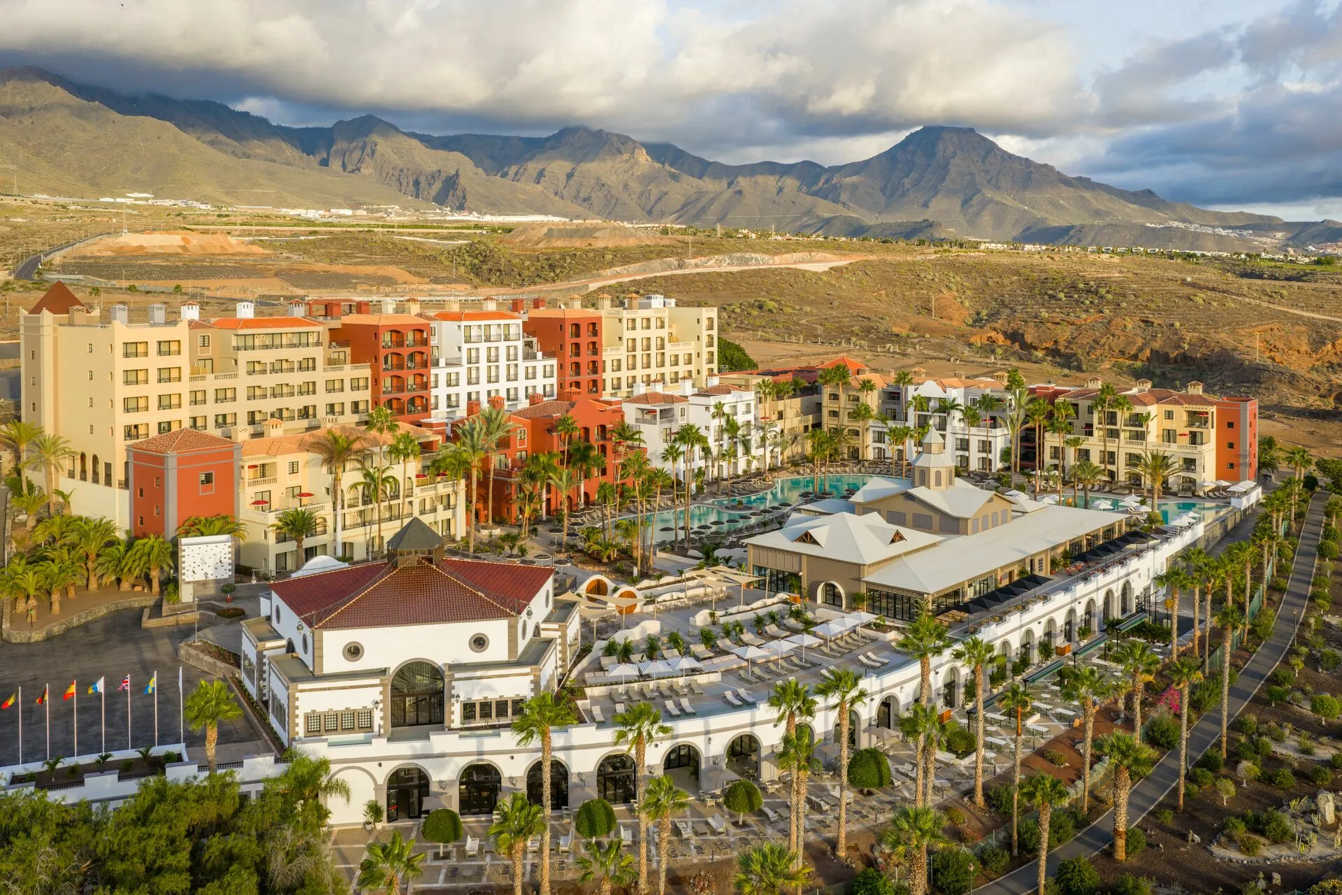 BPLTenerife_Drone_EntireHotel.jpg