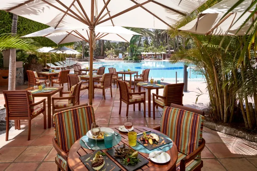 05_Seaside_Palm_Beach_Palmeral_RestaurantTerrace.jpg