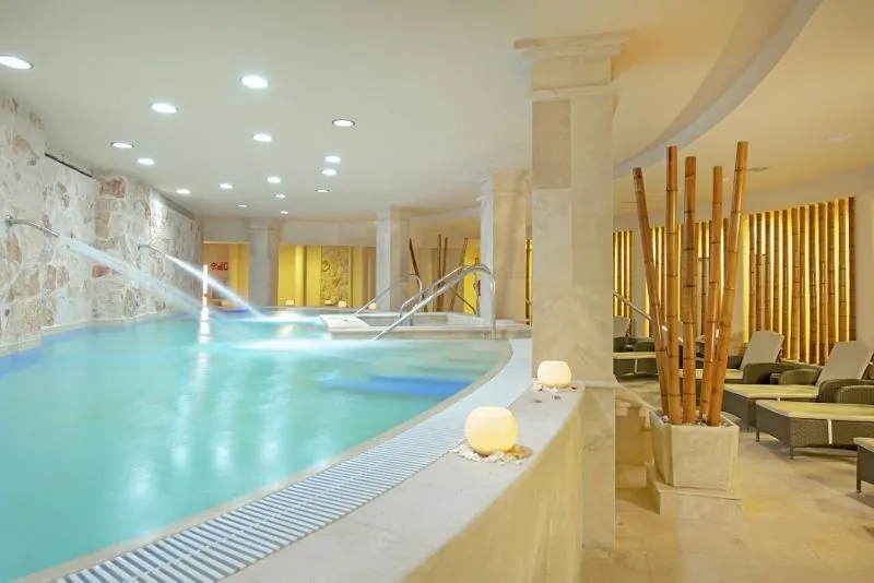 pool_in.jpg