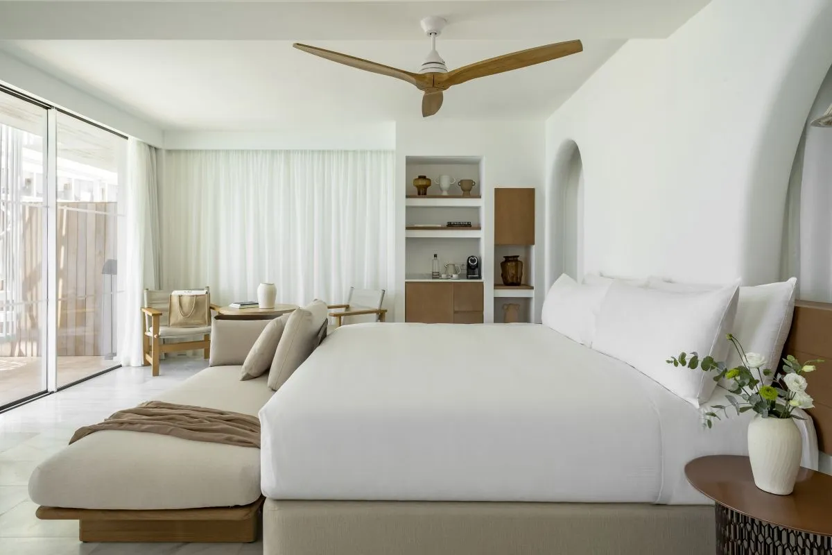 07_Junior_Suite_Sea_View_Private_Roof.jpg