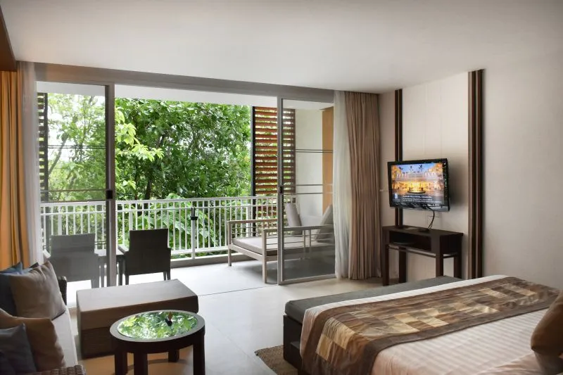 Cape_Panwa_Hotel-Junior_Suite_Limited_View_01.jpg
