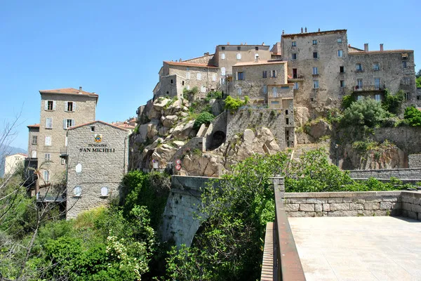 vue_617858_pgbighd.jpg