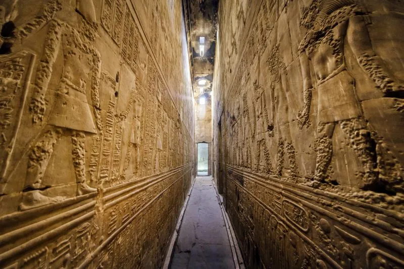 Temple_of_Horus_at_Edfu_253489368.jpg