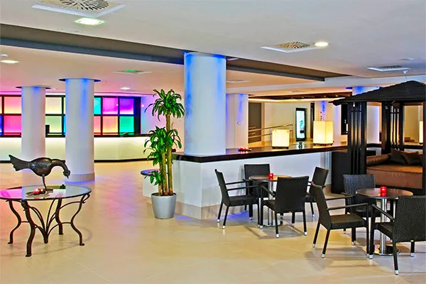 vue_886260_pgbighd.jpg