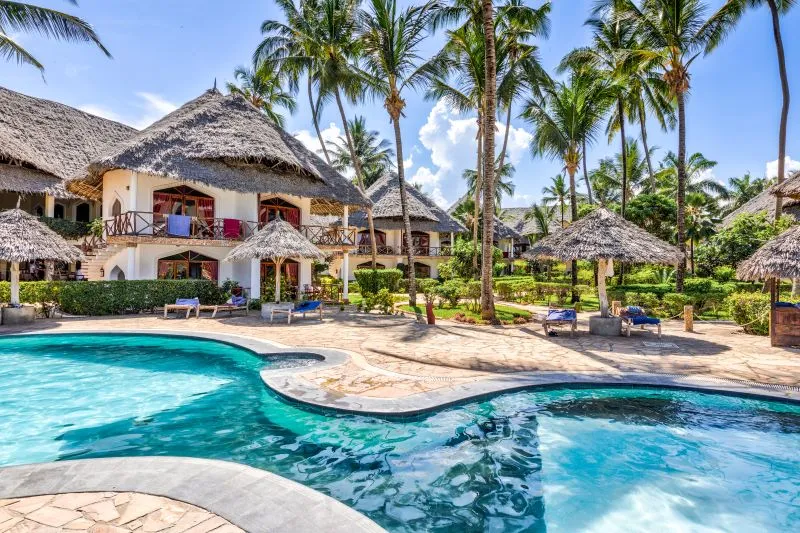 02_swimming_pools_and_buildings_5M2A2279_HDR.jpg