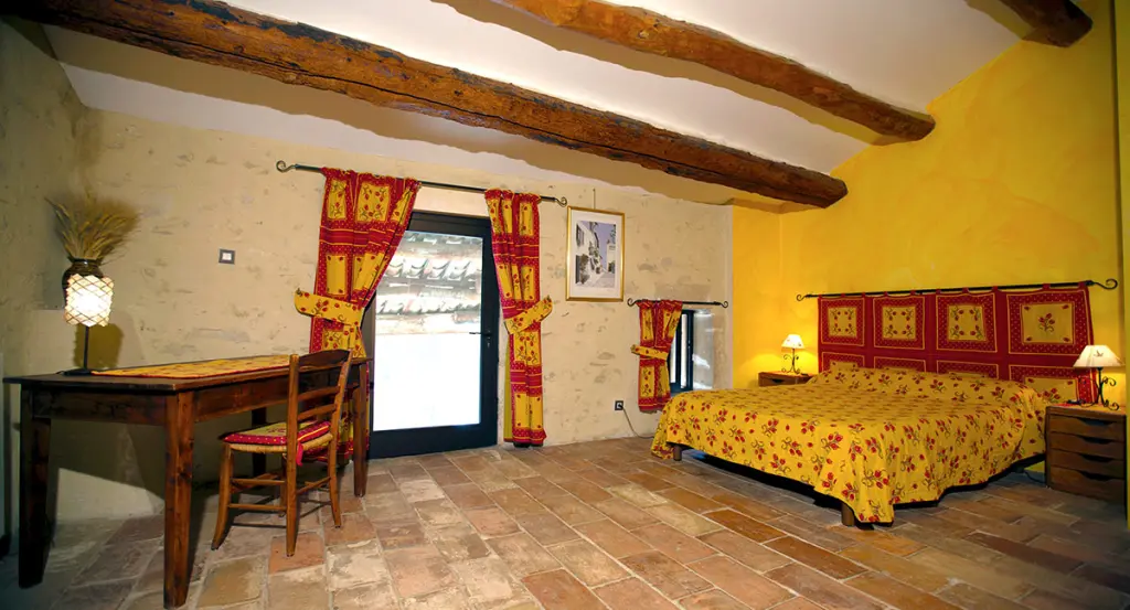 Grand gîte avec piscine en Provence – 11 personnes