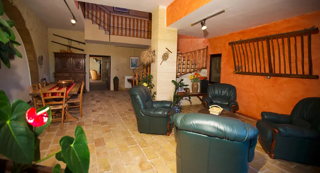 Grand gîte avec piscine en Provence – 11 personnes