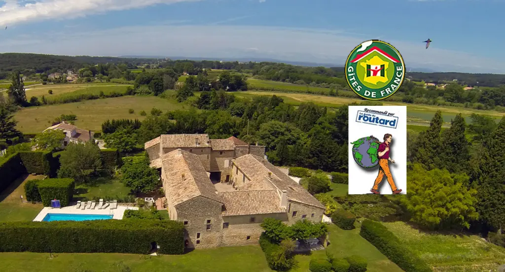 Grand gîte avec piscine en Provence – 11 personnes