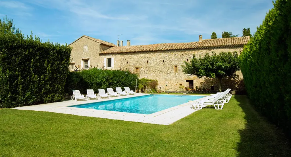 Grand gîte avec piscine en Provence – 11 personnes
