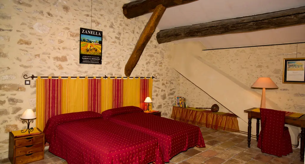 Grand gîte avec piscine en Provence – 11 personnes