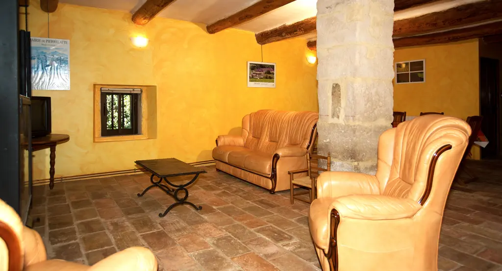 Grand gîte avec piscine en Provence – 11 personnes