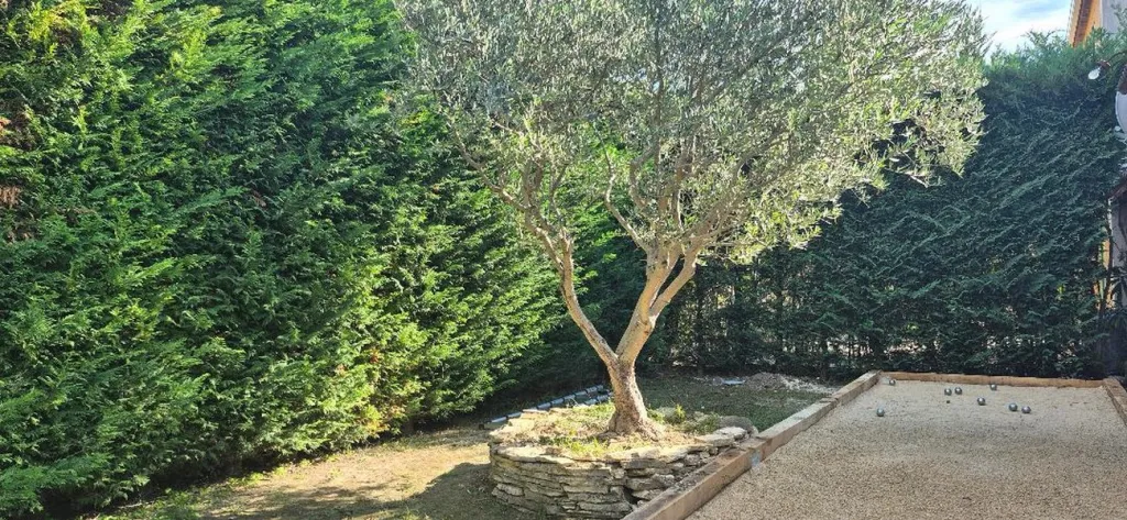 Provence - Vaucluse - Jolie maison de vacances 2-5 personnes, 2 chambres, clim, jardin dans résidence tranquille avec piscine, proche Wave Island et Parc Spirou Provencr