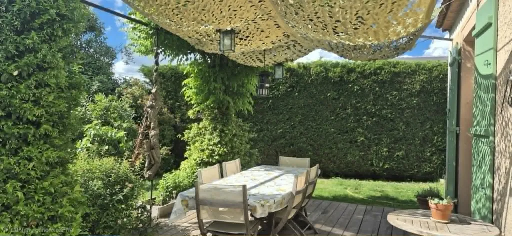 Provence - Vaucluse - Jolie maison de vacances 2-5 personnes, 2 chambres, clim, jardin dans résidence tranquille avec piscine, proche Wave Island et Parc Spirou Provencr