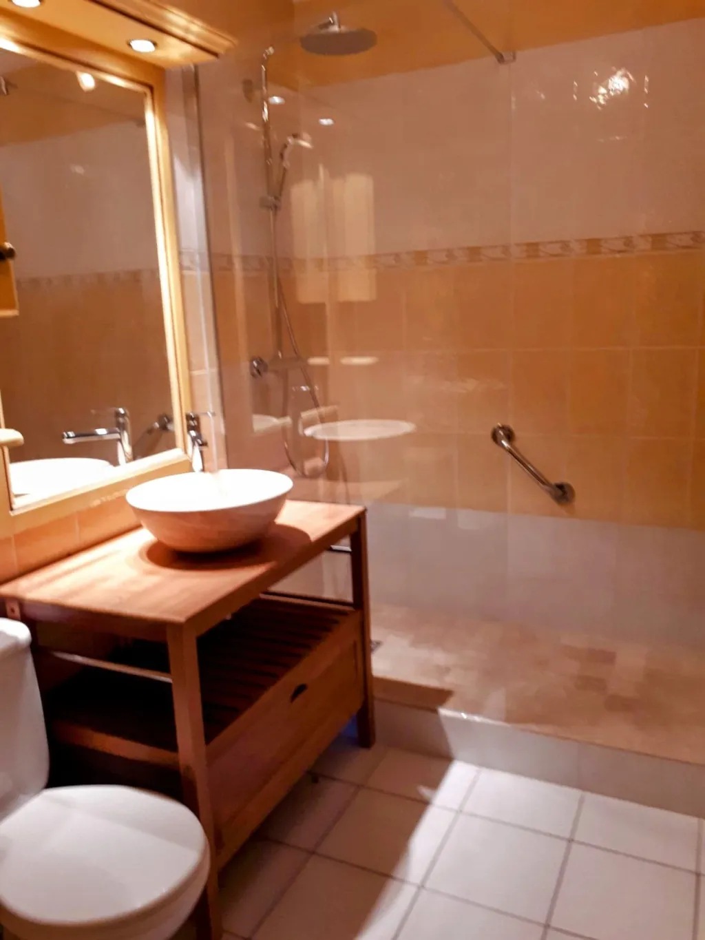 Provence - Vaucluse - Jolie maison de vacances 2-5 personnes, 2 chambres, clim, jardin dans résidence tranquille avec piscine, proche Wave Island et Parc Spirou Provencr