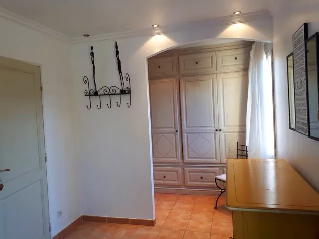Provence - Vaucluse - Jolie maison de vacances 2-5 personnes, 2 chambres, clim, jardin dans résidence tranquille avec piscine, proche Wave Island et Parc Spirou Provencr