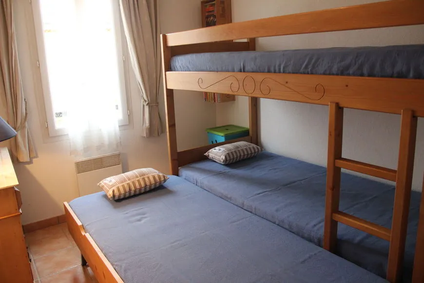 Provence - Vaucluse - Jolie maison de vacances 2-5 personnes, 2 chambres, clim, jardin dans résidence tranquille avec piscine, proche Wave Island et Parc Spirou Provencr