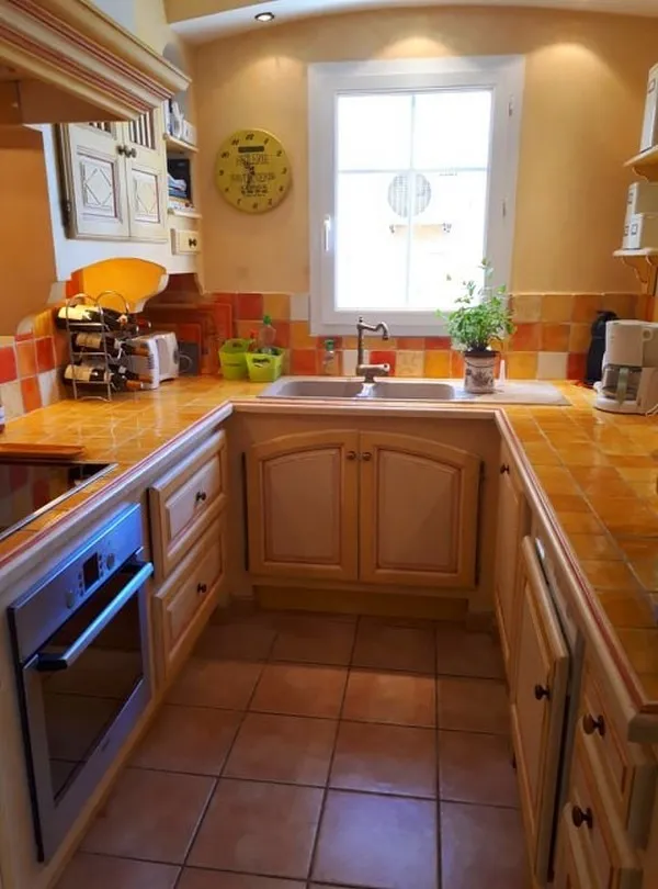 Provence - Vaucluse - Jolie maison de vacances 2-5 personnes, 2 chambres, clim, jardin dans résidence tranquille avec piscine, proche Wave Island et Parc Spirou Provencr