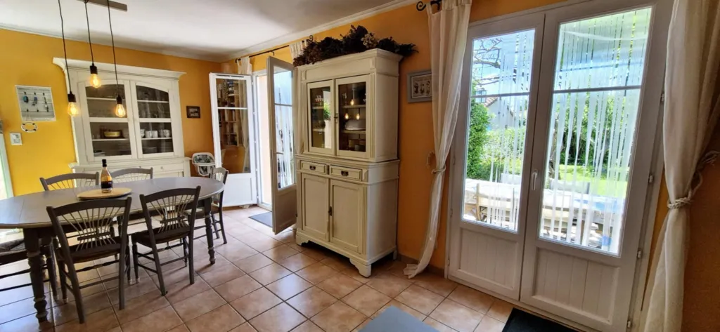 Provence - Vaucluse - Jolie maison de vacances 2-5 personnes, 2 chambres, clim, jardin dans résidence tranquille avec piscine, proche Wave Island et Parc Spirou Provencr