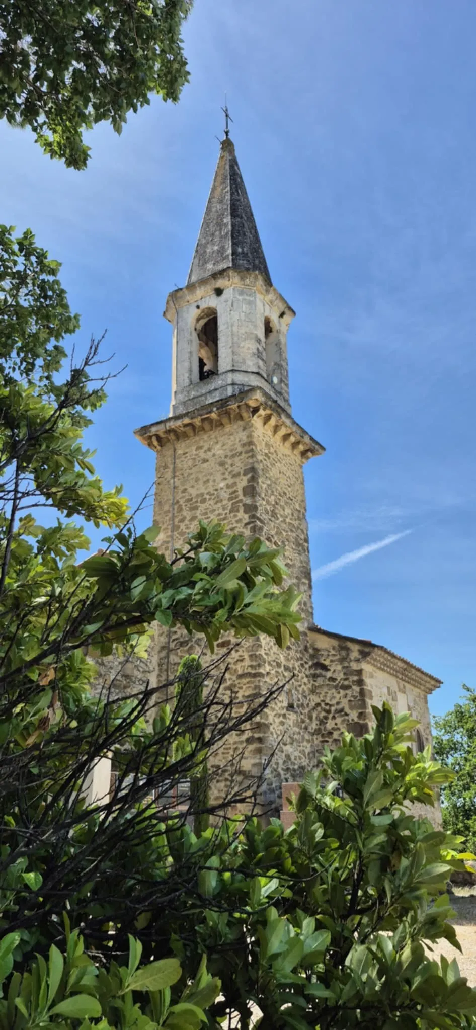 Provence - Vaucluse - Jolie maison de vacances 2-5 personnes, 2 chambres, clim, jardin dans résidence tranquille avec piscine, proche Wave Island et Parc Spirou Provencr
